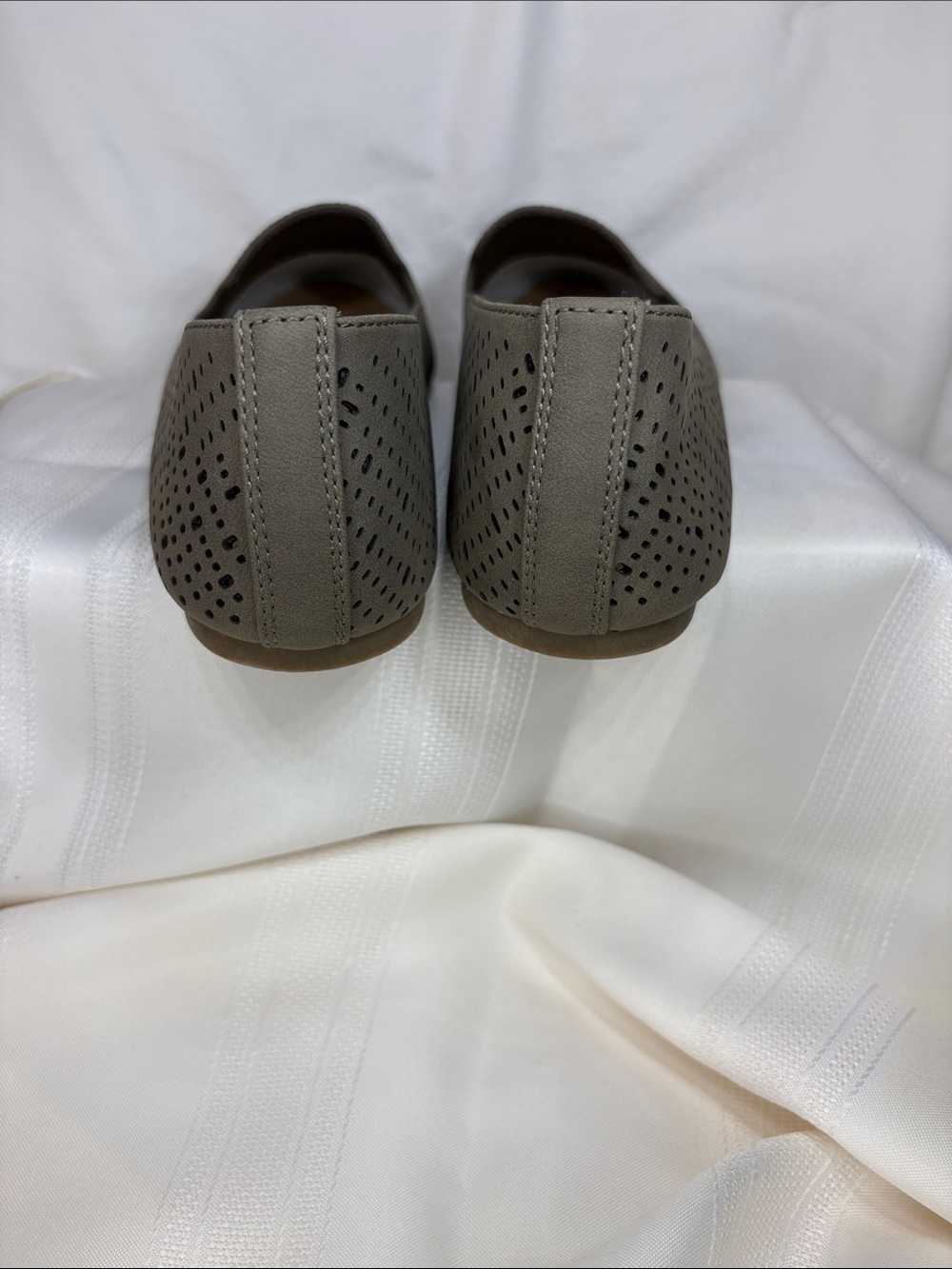 Seychelles Petunia Olive Perforated Pointed Flats size 8 - Picture 7 of 10